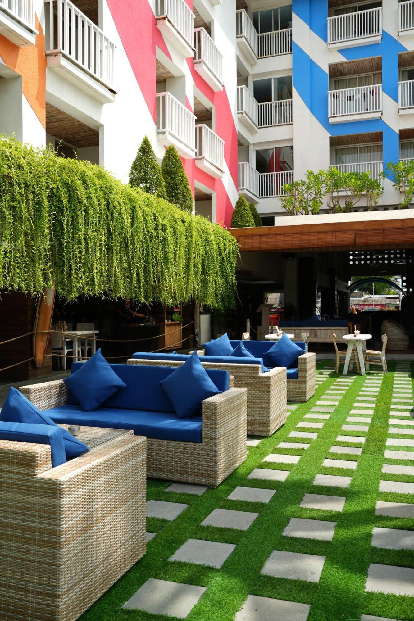 Bliss Surfer Hotel By Tritama Hospitality Legian Exterior foto