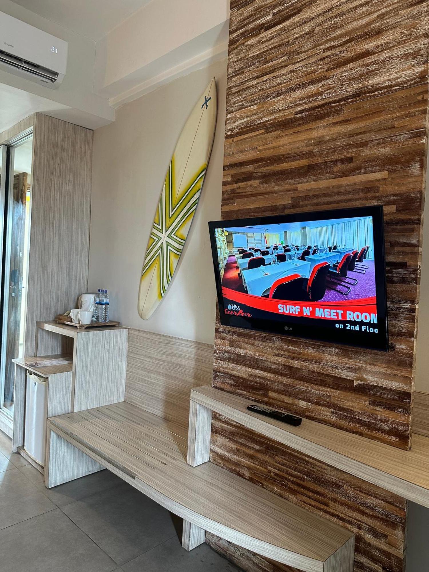 Bliss Surfer Hotel By Tritama Hospitality Legian Exterior foto