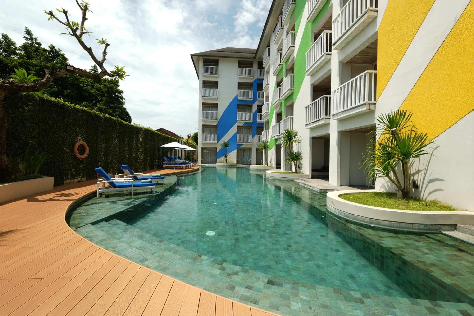 Bliss Surfer Hotel By Tritama Hospitality Legian Exterior foto